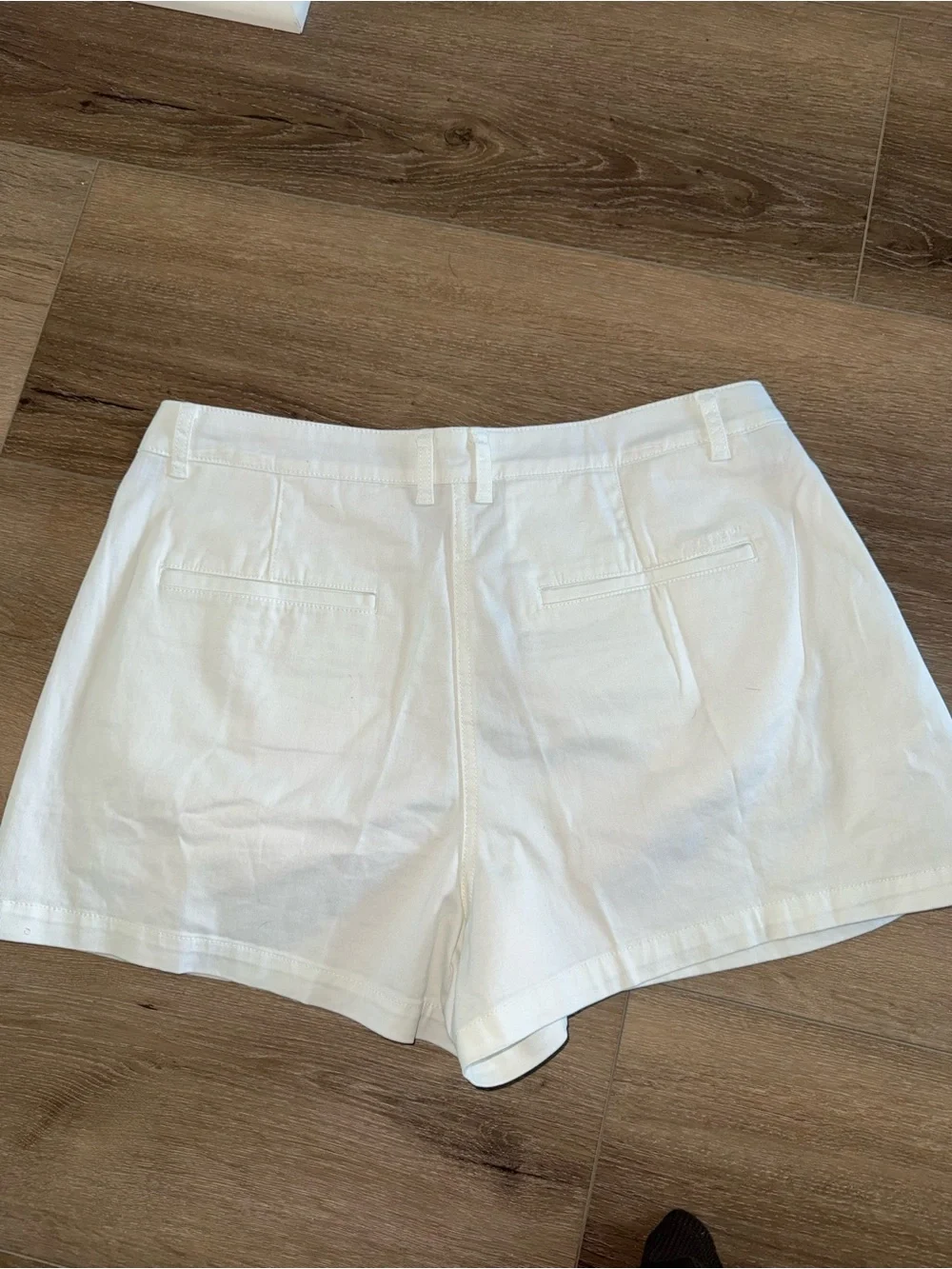 NWT J. Crew White Heritage Pleated 3” Chino Shorts size 8